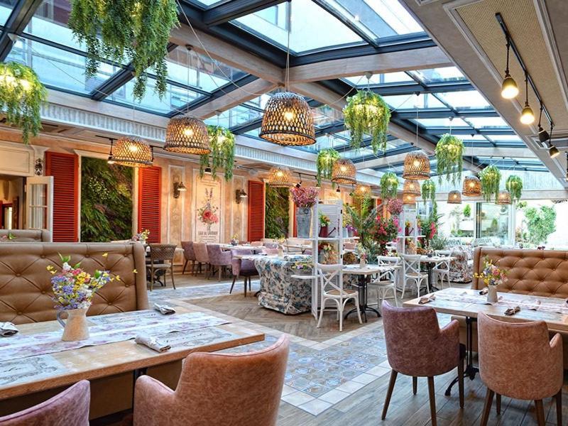 Cosmopolitan & Wellness Hotel Ruse