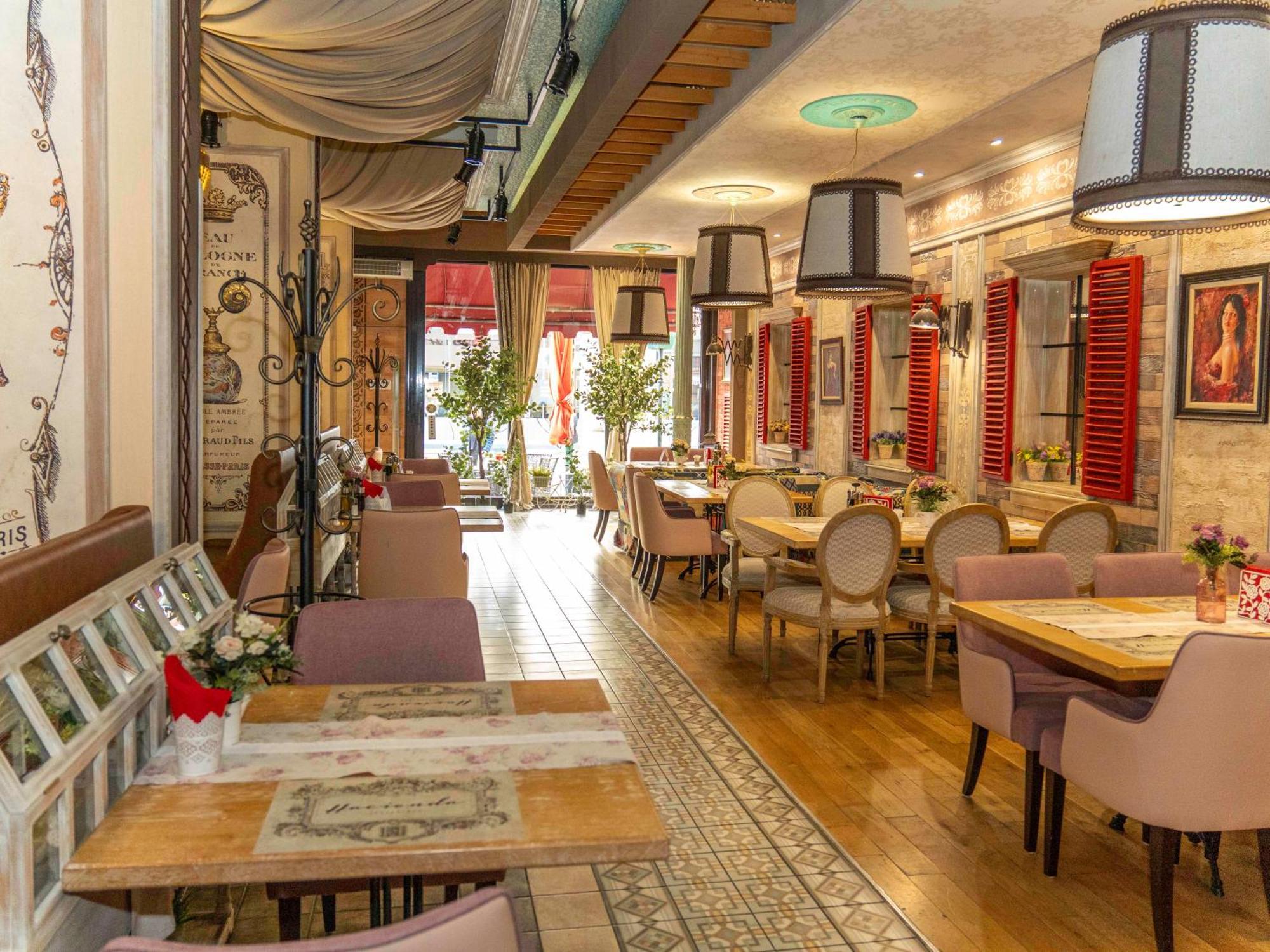 Cosmopolitan & Wellness Hotel