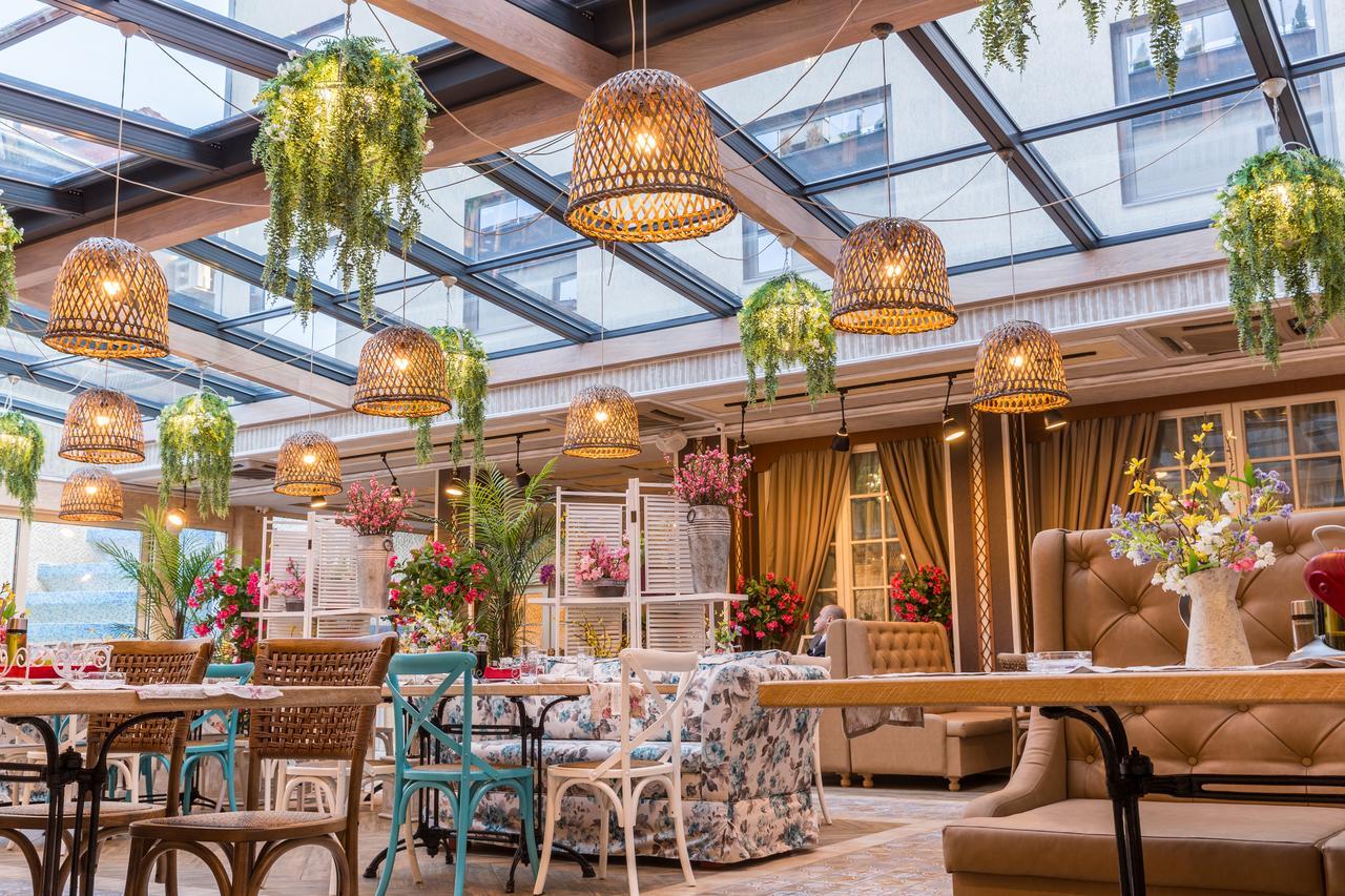 Cosmopolitan & Wellness Ruse